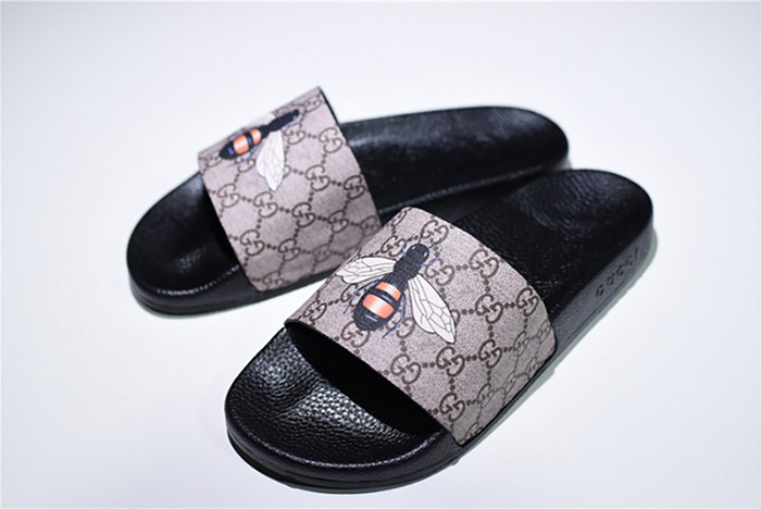 G*u*i leather slide sandal with plaid bee