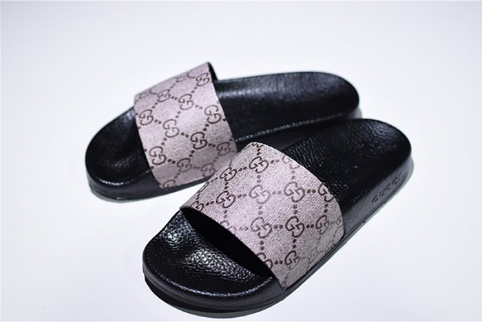 G*u*i leather slide sandal with plaid