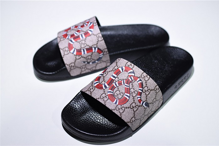 G*u*i leather slide sandal with snake