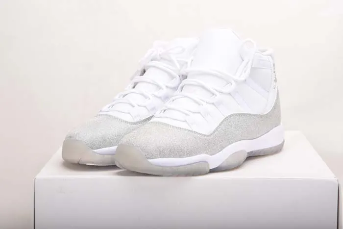 JORDAN 11 RETRO WHITE METALLIC SILVER - AR0715-100
