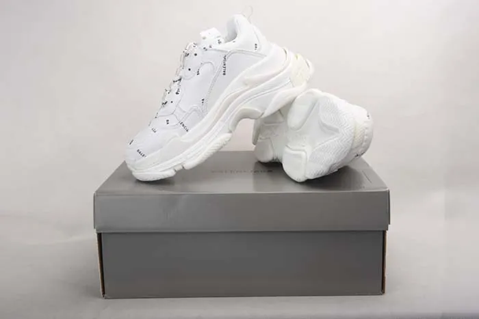 Ba*len*cia*ga triple s trainers white letters 541624 w09o1 8013