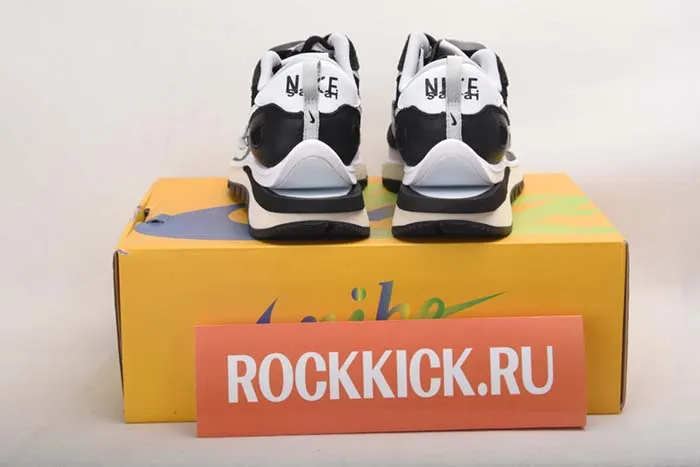 NIKE LDWAFFLE/SACAI CV1363 100