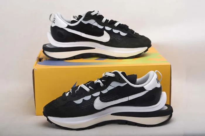NIKE LDWAFFLE/SACAI CV1363 100