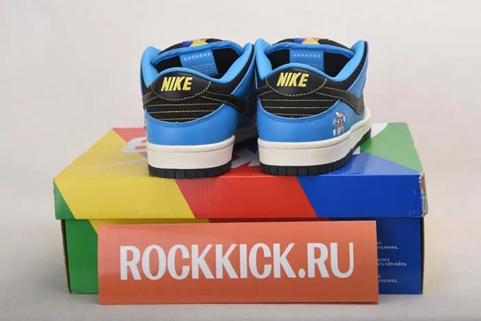 Instant Skateboard x Nike SB Dunk Low CZ5128-400