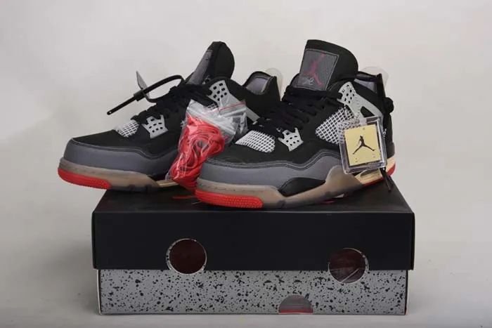 OFF WHITE x Air Jordan 4 “Bred” CV9388 001