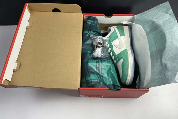 Kasina x Nike Dunk Low Road Sign Neptune Green CZ6501-101