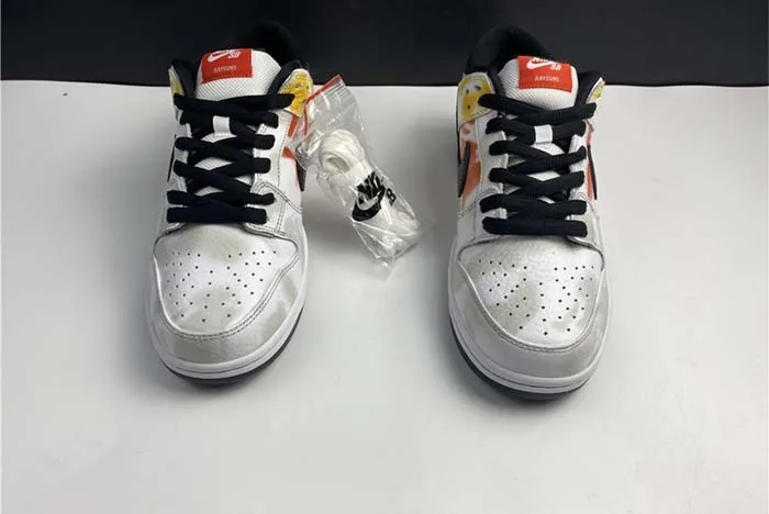 Nike SB Dunk Low“Raygun” BQ6832-101
