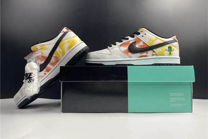 Nike SB Dunk Low“Raygun” BQ6832-101
