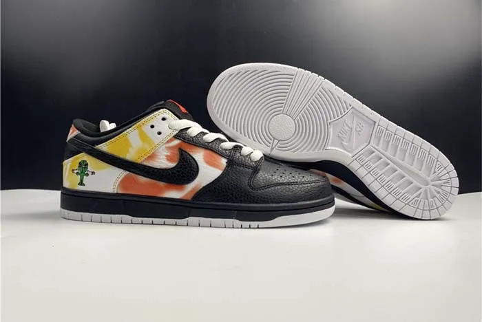 Nike SB Dunk Low“Raygun” BQ6832-001