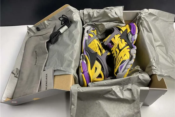 Ba*len*cia*ga led track yellow purple