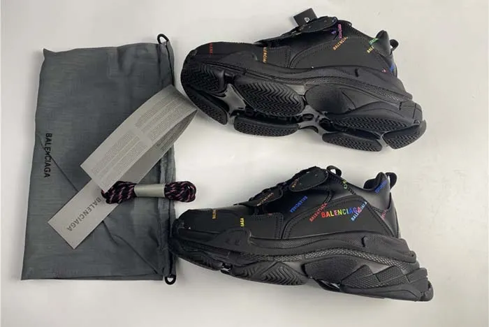 Ba*len*cia*ga triple s black trainer