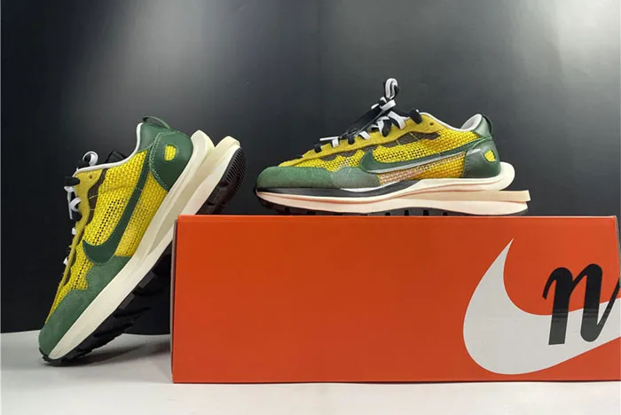SACAI X NIKE VAPORWAFFLE TOUR YELLOW CV1363-700
