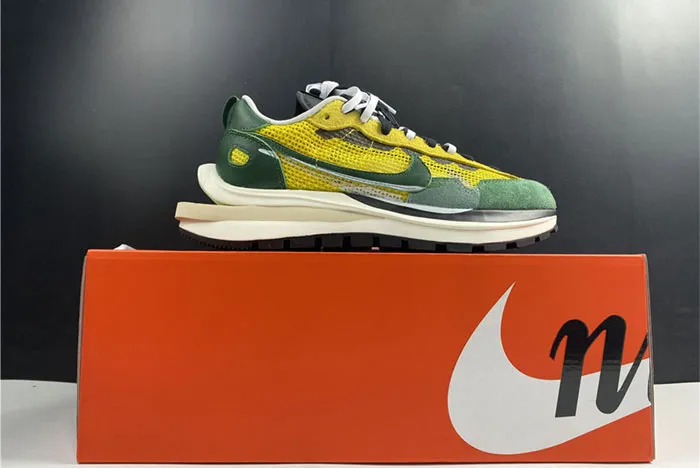 SACAI X NIKE VAPORWAFFLE TOUR YELLOW CV1363-700