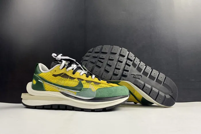 SACAI X NIKE VAPORWAFFLE TOUR YELLOW CV1363-700