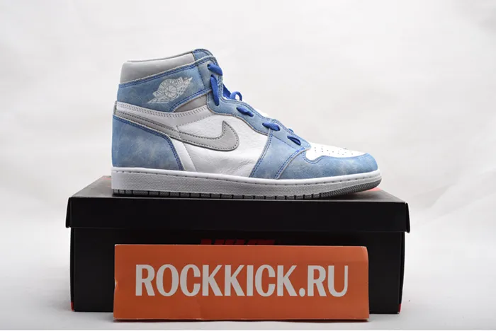 Air Jordan 1 High OG “Hyper Royal” 555088-402