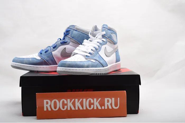 Air Jordan 1 High OG “Hyper Royal” 555088-402