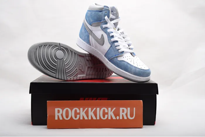 Air Jordan 1 High OG “Hyper Royal” 555088-402