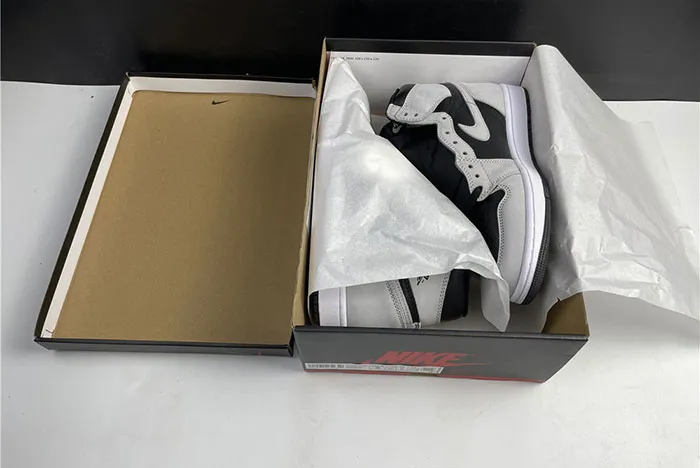 Jordan 1 Retro High Black White Light Smoke Grey 555088-035