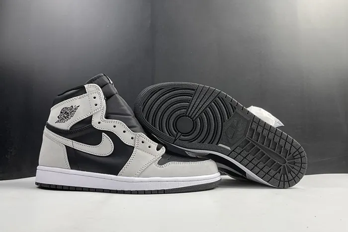Jordan 1 Retro High Black White Light Smoke Grey 555088-035