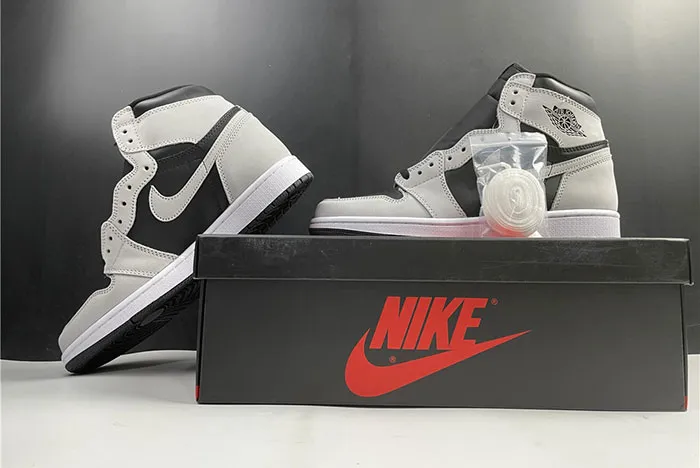 Jordan 1 Retro High Black White Light Smoke Grey 555088-035