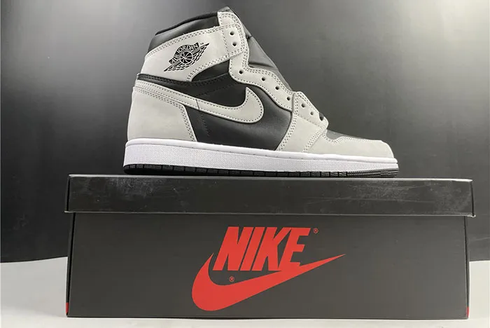 Jordan 1 Retro High Black White Light Smoke Grey 555088-035
