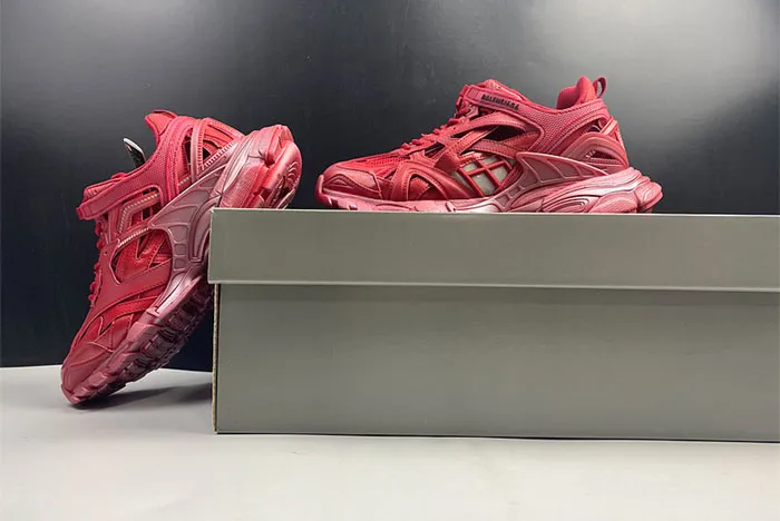 Ba*len*cia*ga triple whole red