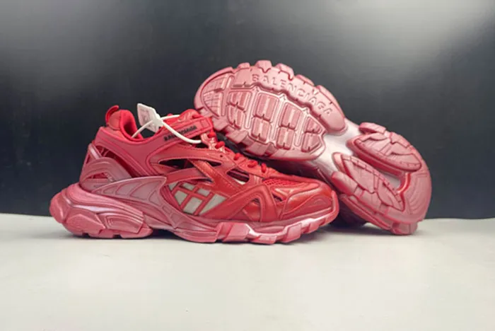 Ba*len*cia*ga triple whole red