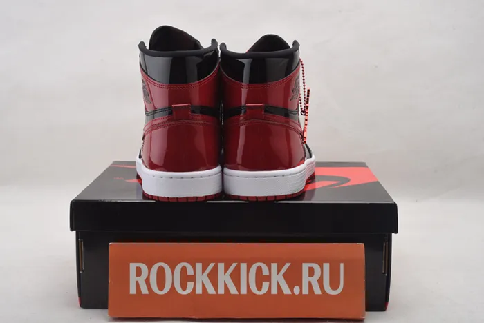Air Jordan 1 Retro High OG Varsity Red  Black white 555088 063