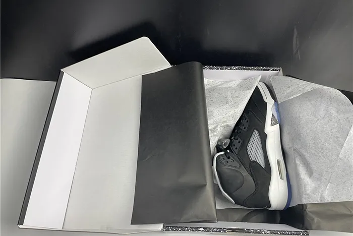 AIR JORDAN 5 DOERNBECHER 633068-010