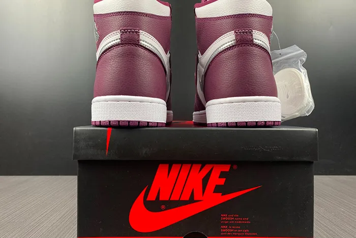 AIR JORDAN 1 RETRO HIGH OG BORDEAUX 555088-611