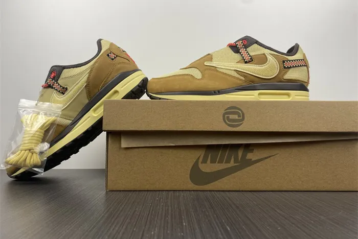 Travis Scott Nike Air Max 1 DO9392 700