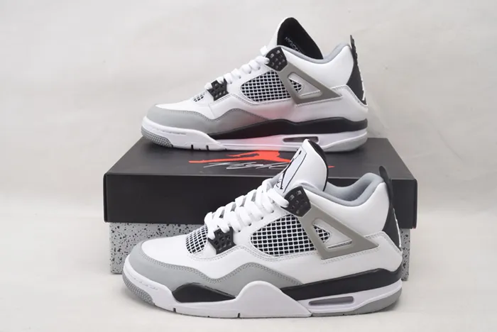 1 Air Jordan 4 Retro Light Smoke Grey CT8527 021