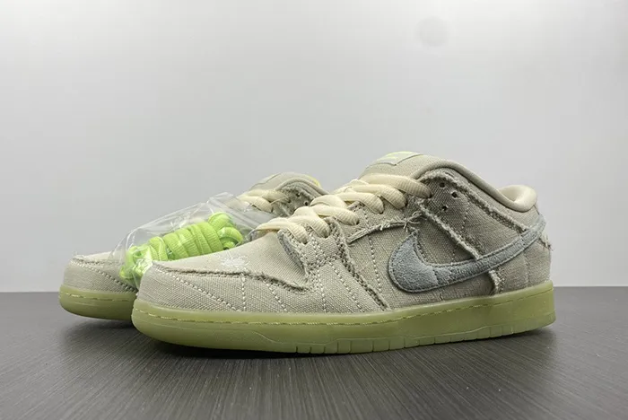 Nike SB Dunk Low Mummy DM0774-111