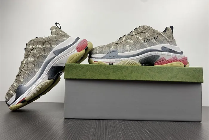 g*u*i x Ba*len*cia*ga “hacker project” triple s