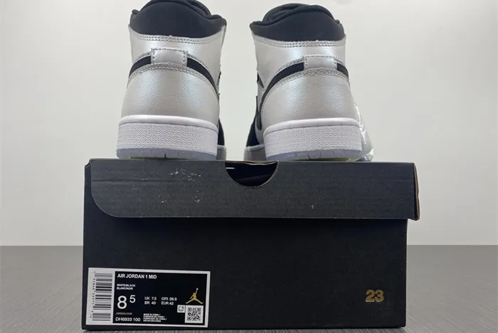 Air Jordan 1 Mid White Black Diamond DH6933-100