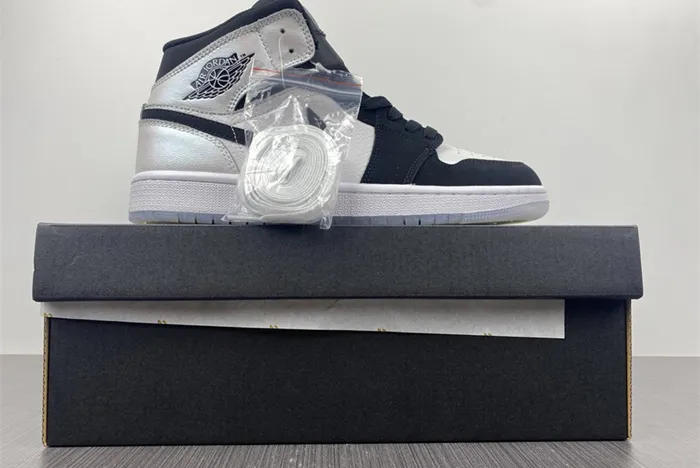 Air Jordan 1 Mid White Black Diamond DH6933-100