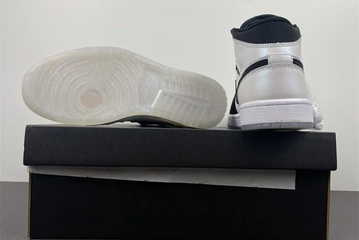 Air Jordan 1 Mid White Black Diamond DH6933-100