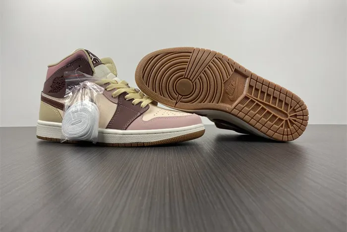 Air Jordan 1 Mid DO7440-821