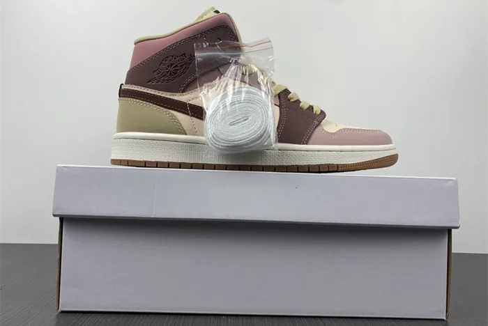 Air Jordan 1 Mid DO7440-821