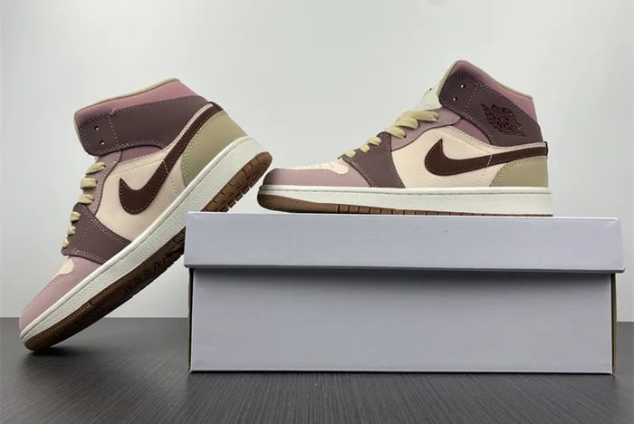 Air Jordan 1 Mid DO7440-821