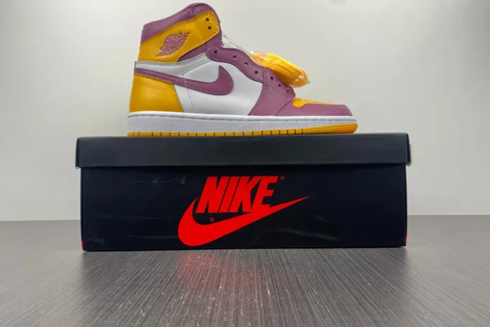 Air Jordan 1 High OG Brotherhood University Gold 555088-706