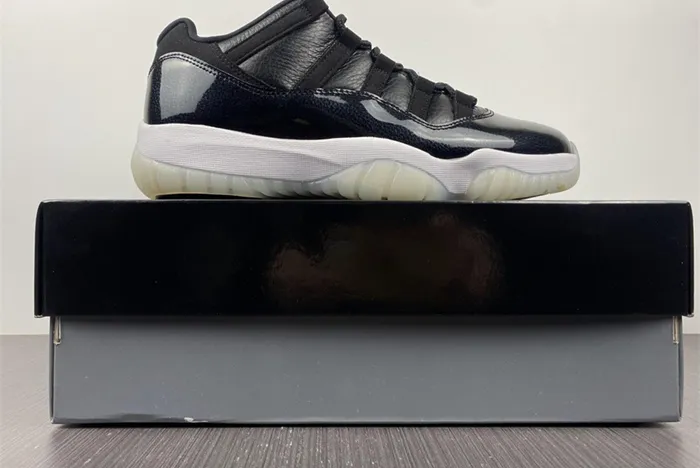 Air Jordan 11 Low 72-10 AV2187-001