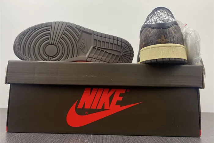 Fragment X Travis Scott X Air Jordan 1 Low LV CM7866-126