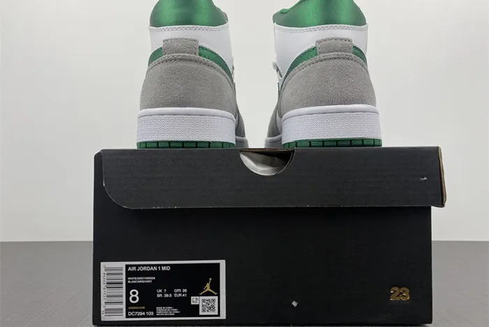 jordan 1 mid se "grey pine green" is S*per clean dc7294-103