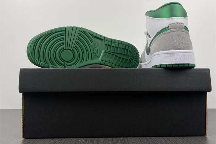 jordan 1 mid se "grey pine green" is S*per clean dc7294-103