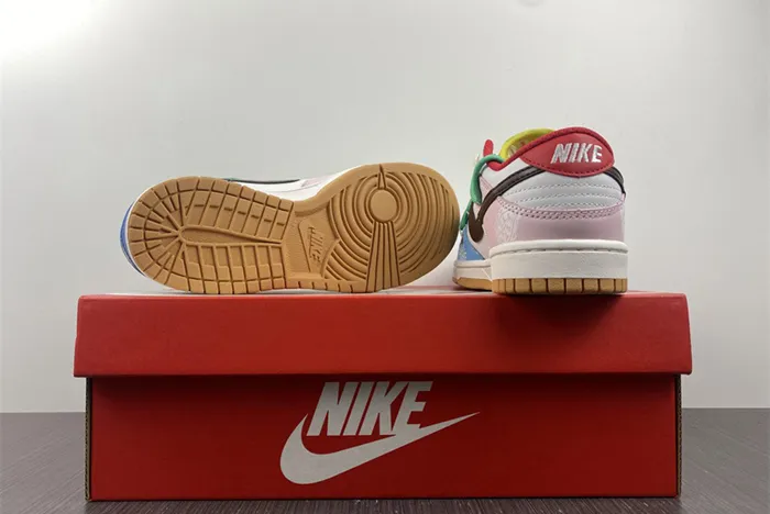 Nike Dunk Low SE FREE.99 CT2496-100
