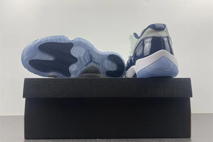 Nike Air Jordan 11 Low Georgetown 528895-007