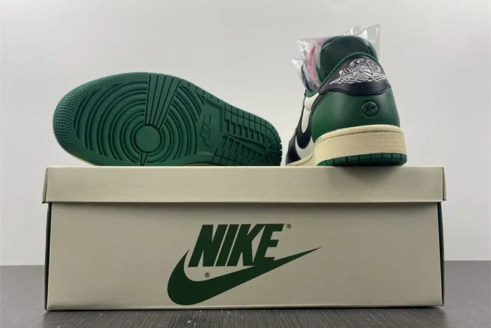 ravis Scott x Air Jordan 1 Retro Low Green Black White DM7866-128