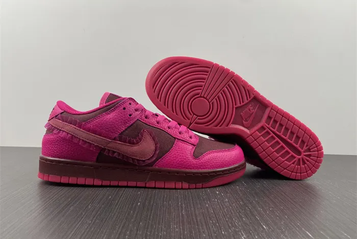 Nike Dunk Low Valentine