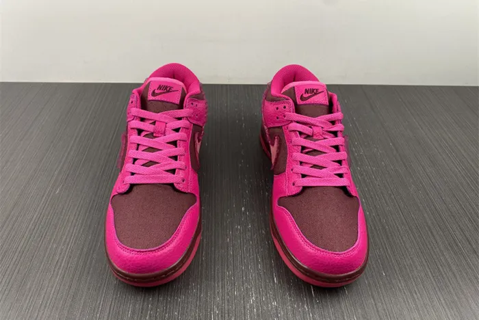 Nike Dunk Low Valentine
